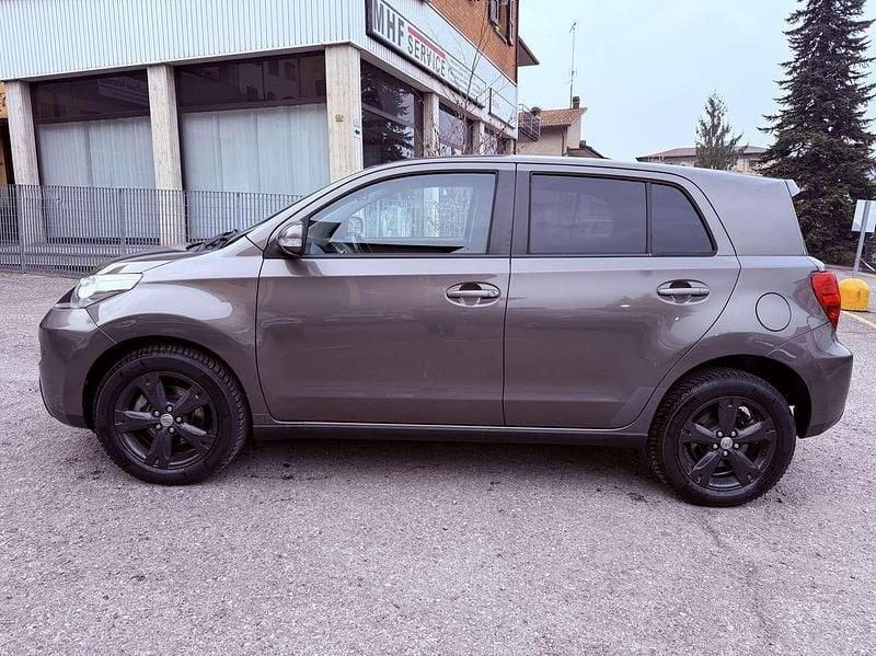 Usata Toyota Urban Cruiser Sol 90 CV (66 kW) 2012 Grigio Utilitaria