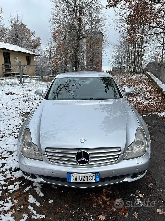 Usata Mercedes CLS350 272 CV (200 kW) 2004 Grigio Coupé