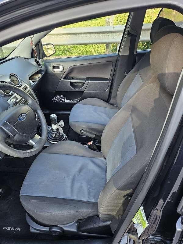 Usata Ford Fiesta Titanium 68 CV (50 kW) 2007 Nero Utilitaria