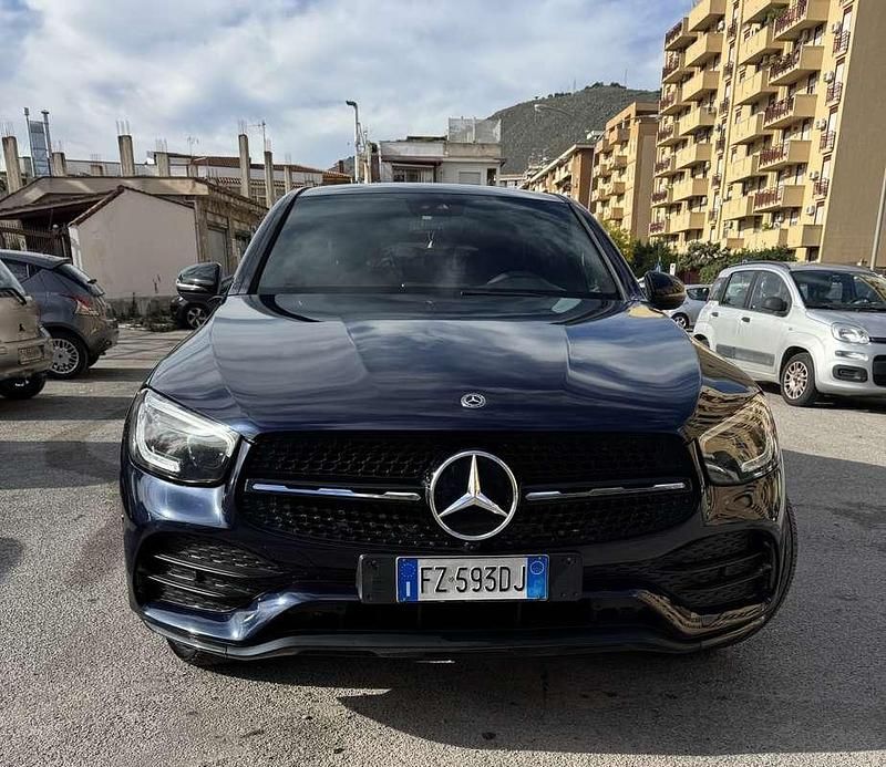 Usata Mercedes GLC300 Premium Plus 245 CV (180 kW) 2020 Blu/azzurro Coupé