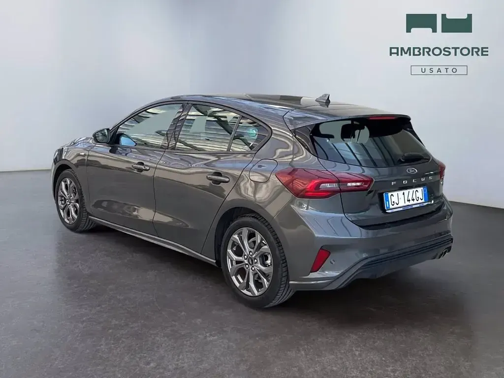 Usata Ford Focus ST-Line 125 CV (91 kW) 2022 Magnetic grey Berlina