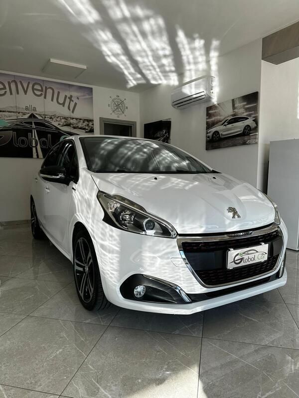 Usata Peugeot 208 GT-line 110 CV (80 kW) 2016 Bianco Utilitaria