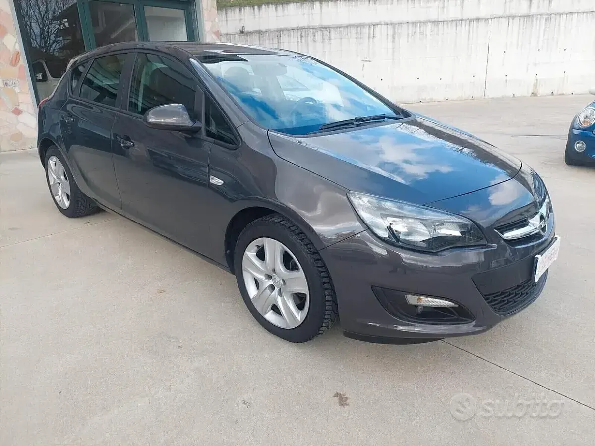 Usata Opel Astra 110 CV (80 kW) 2014 Grigio Berlina