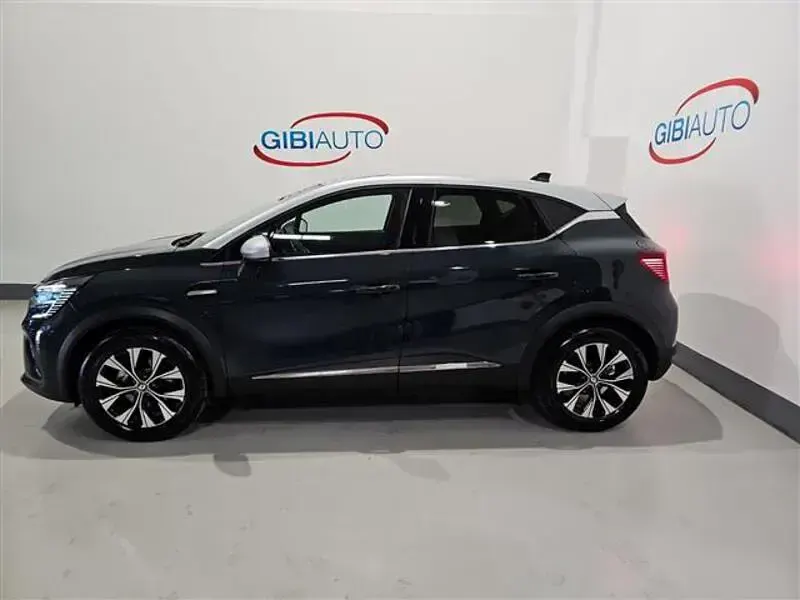 Usata Renault Captur Techno 145 CV (106 kW) 2023 Blu scuro SUV
