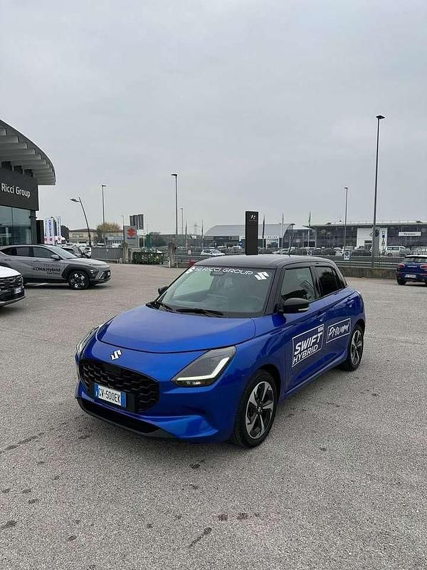 Blu/azzurro Usata 2024 Suzuki Swift Tre volumi | 17.500 € (Buon prezzo) - Immagine 1/4