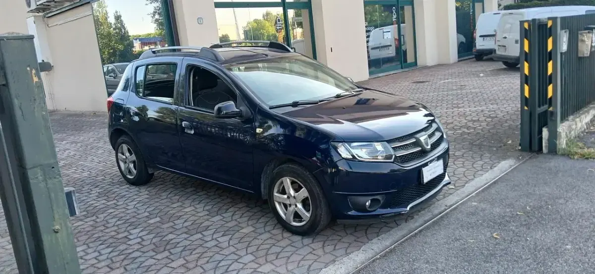 Usata Dacia Sandero 72 CV (52 kW) 2014 Blu Berlina