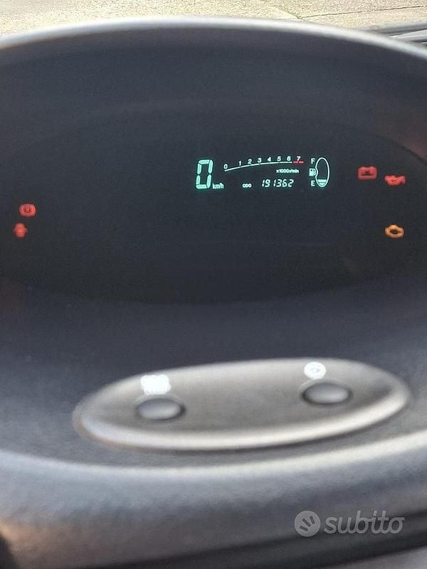 Usata Toyota Yaris Verso 2000 Grigio Monovolume