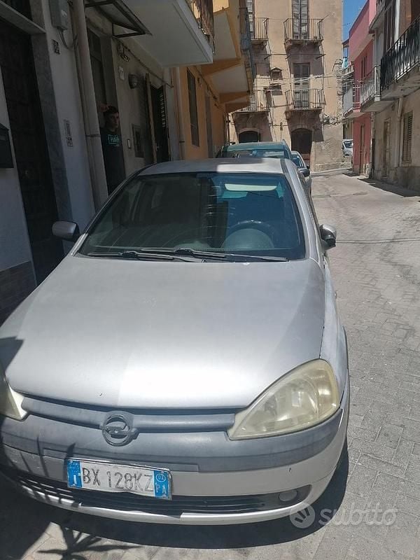Usata Opel Corsa 75 CV (55 kW) 2002 Grigio Berlina