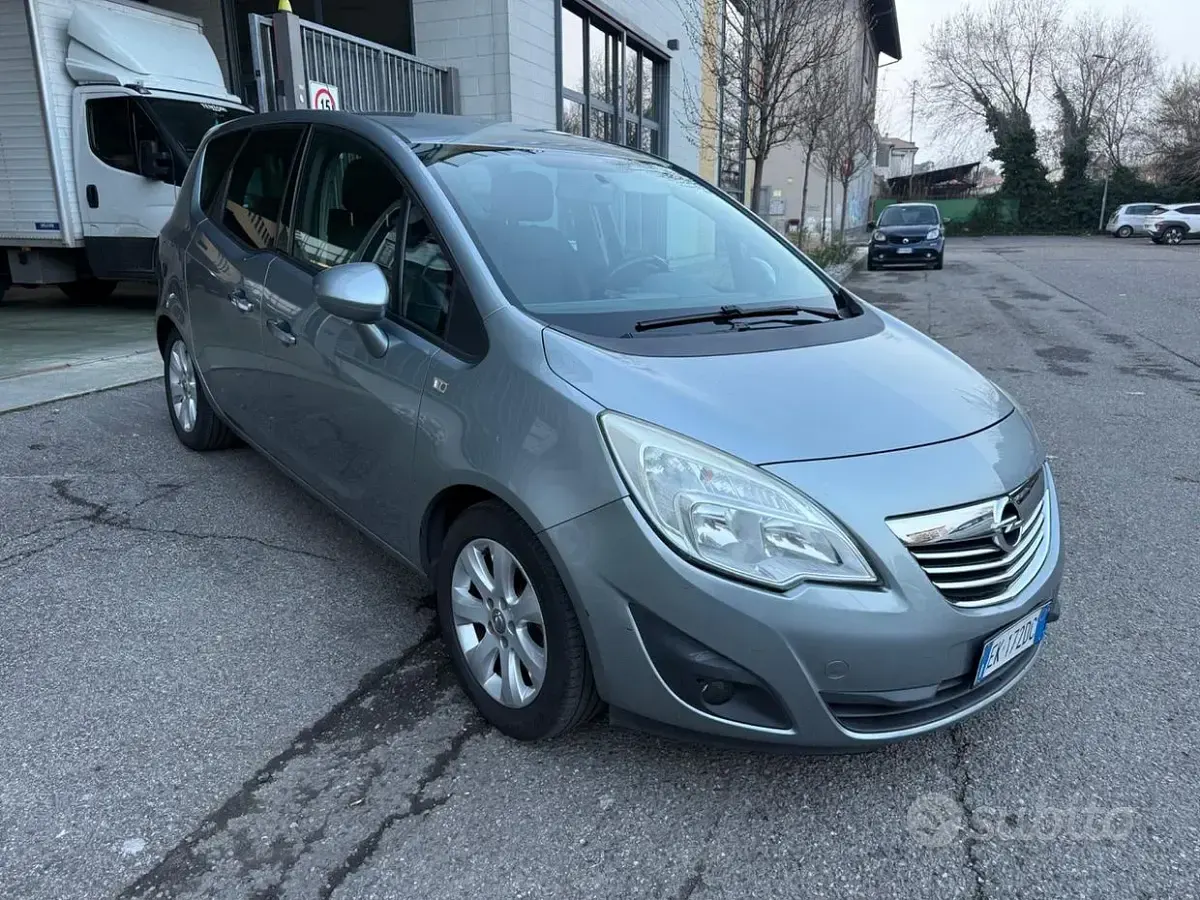Usata Opel Meriva Cosmo 120 CV (88 kW) 2011 Grigio Monovolume