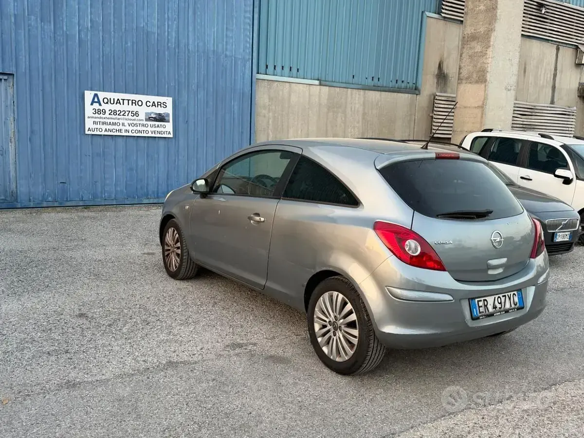 Usata Opel Corsa Edition 85 CV (62 kW) 2013 Grigio Utilitaria