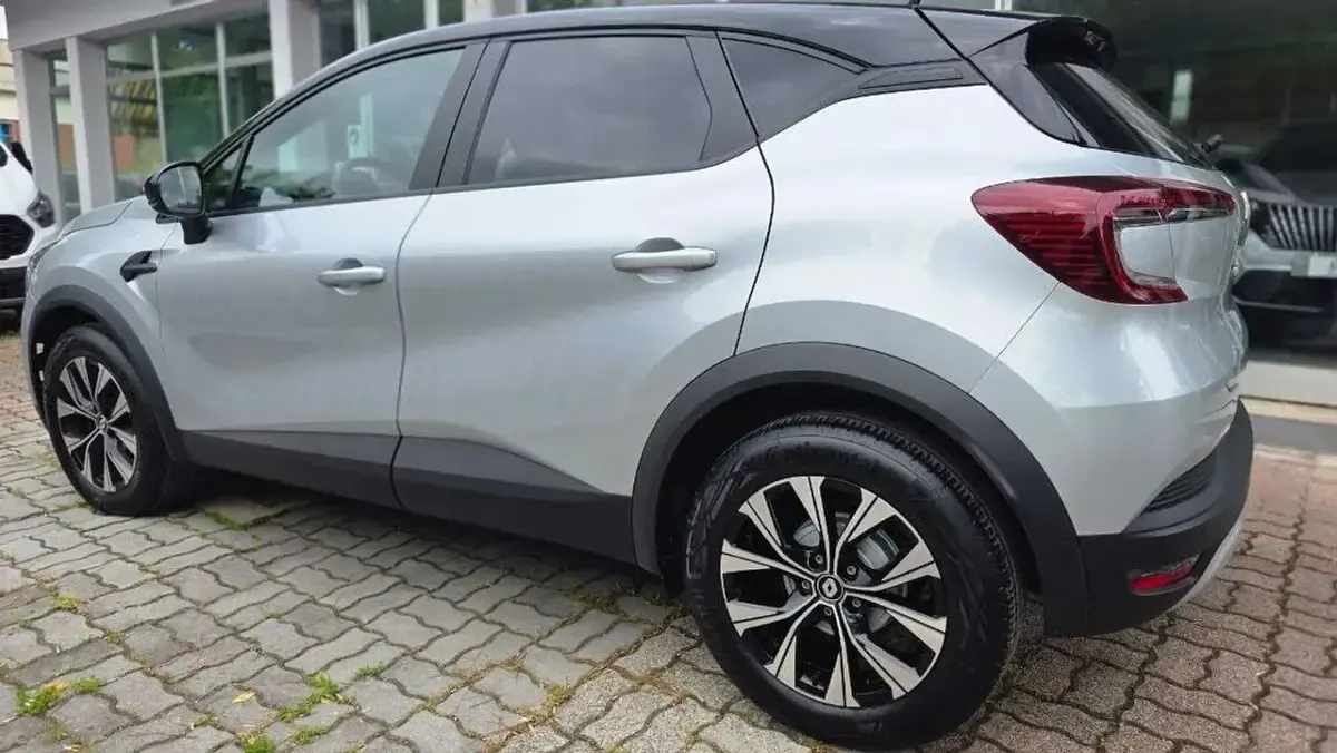 Usata Renault Captur Evolution 101 CV (74 kW) 2023 Argento tetto nero SUV