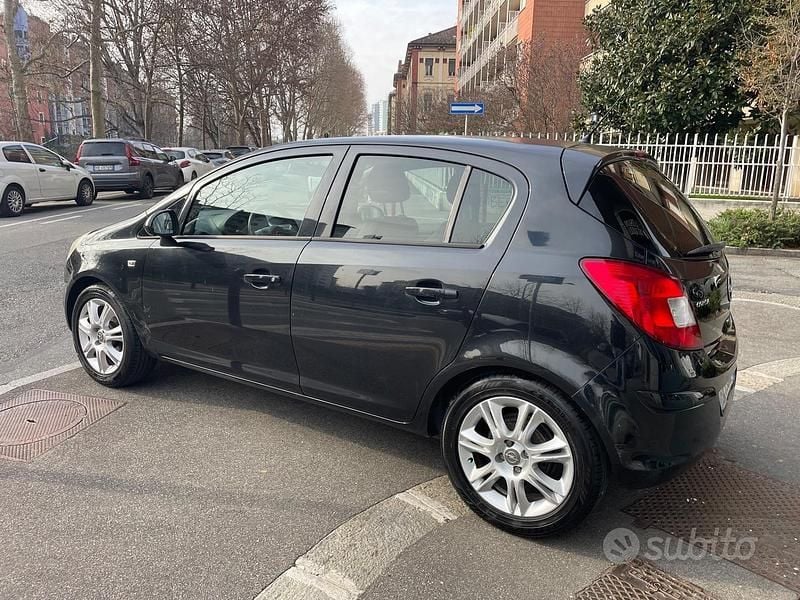 Usata Opel Corsa Sport 86 CV (63 kW) 2012 Nero Utilitaria