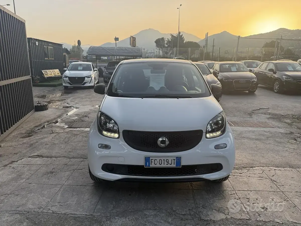 Begagnad Smart ForFour Passion 71 HK (52 kW) 2016 Vit Halvkombi