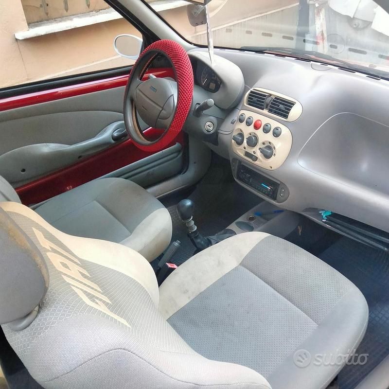 Usata Fiat 600 54 CV (39 kW) 2008 Rosso Utilitaria