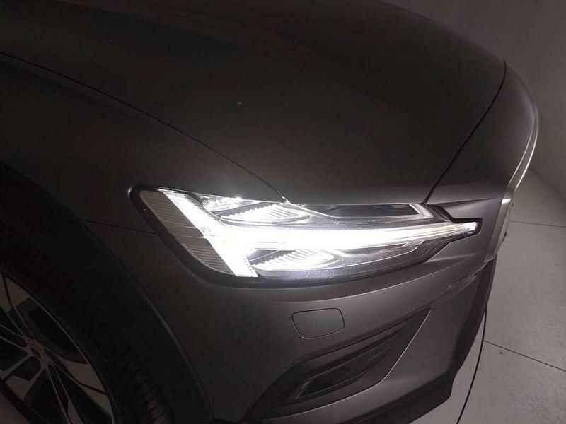 Usata Volvo V60 CC Business Edition 197 CV (144 kW) 2021 Grigio Station wagon