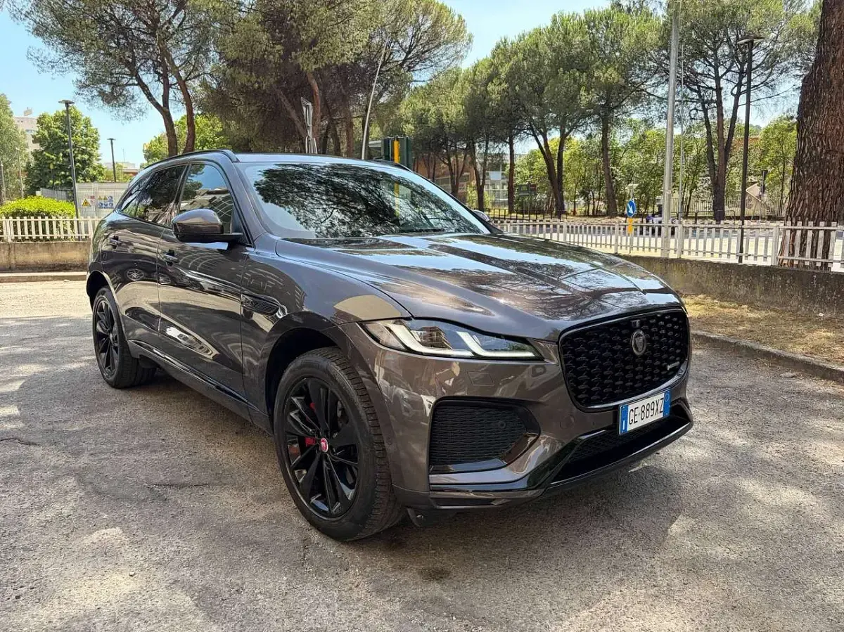 Usata Jaguar F-Pace R-Dynamic 204 CV (150 kW) 2021 Grigio SUV
