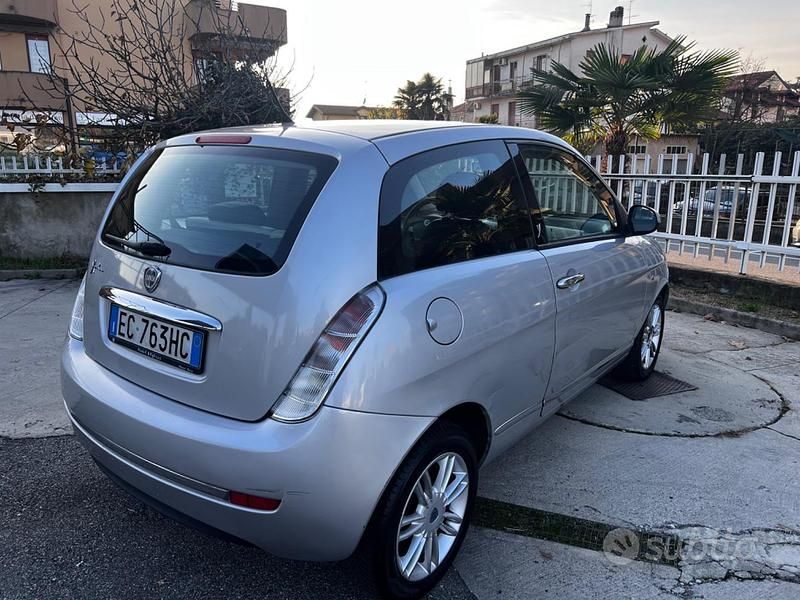 Usata Lancia Ypsilon 60 CV (44 kW) 2010 Grigio Utilitaria