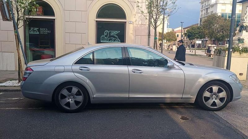 Usata Mercedes S320 235 CV (172 kW) 2006 Argento Berlina