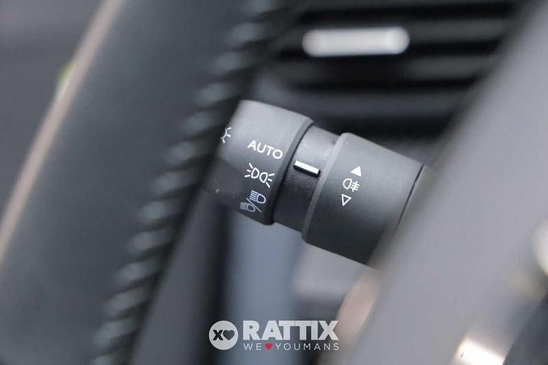 Usata Peugeot 208 Allure 101 CV (74 kW) 2025 Grigio Utilitaria