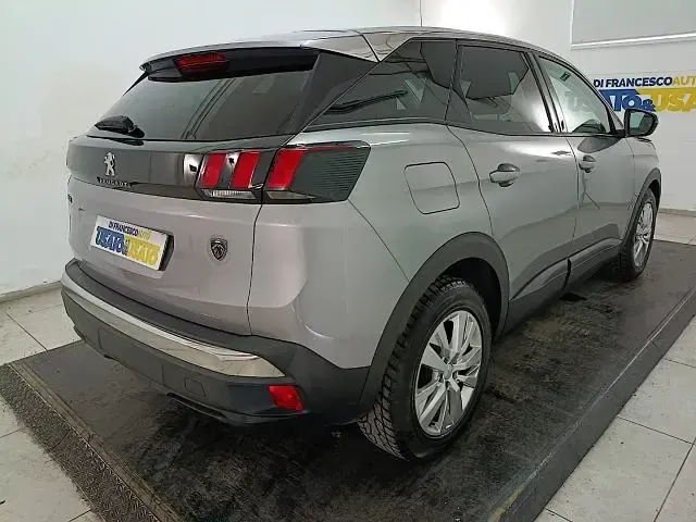 Usata Peugeot 3008 Active 131 CV (96 kW) 2019 Argento metallizzato SUV
