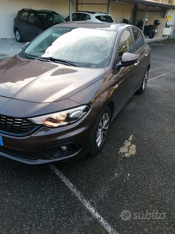 Usata Fiat Tipo 120 CV (88 kW) 2017 Marrone Berlina