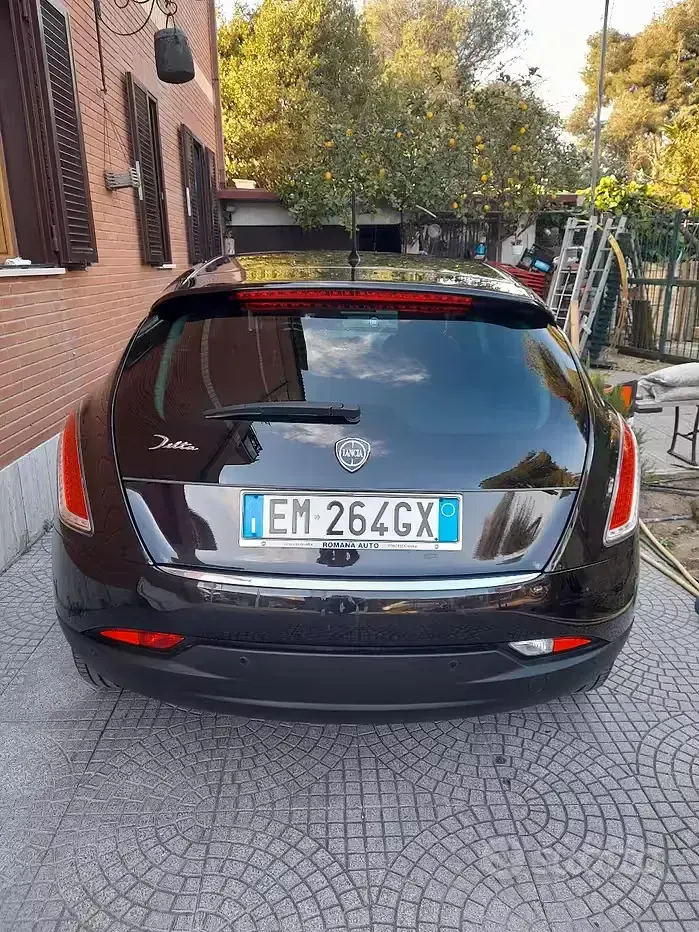 Usata Lancia Delta 105 CV (77 kW) 2012 Nero Utilitaria