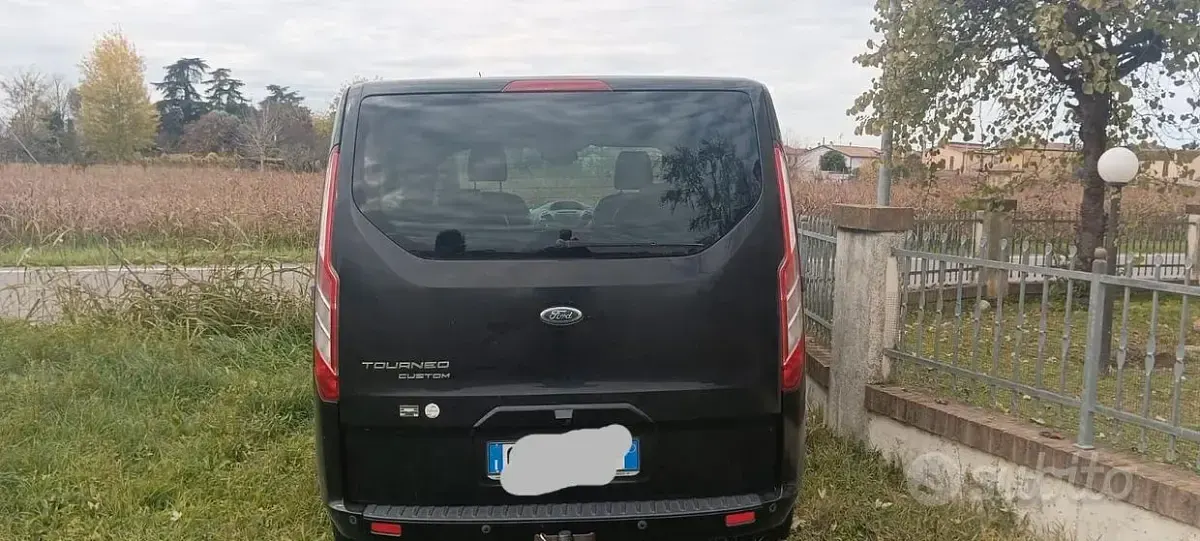 Usata Ford Tourneo 155 CV (114 kW) 2014 Nero Monovolume