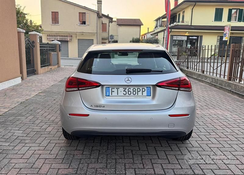 Usata Mercedes A180 Business 116 CV (85 kW) 2019 Grigio Berlina