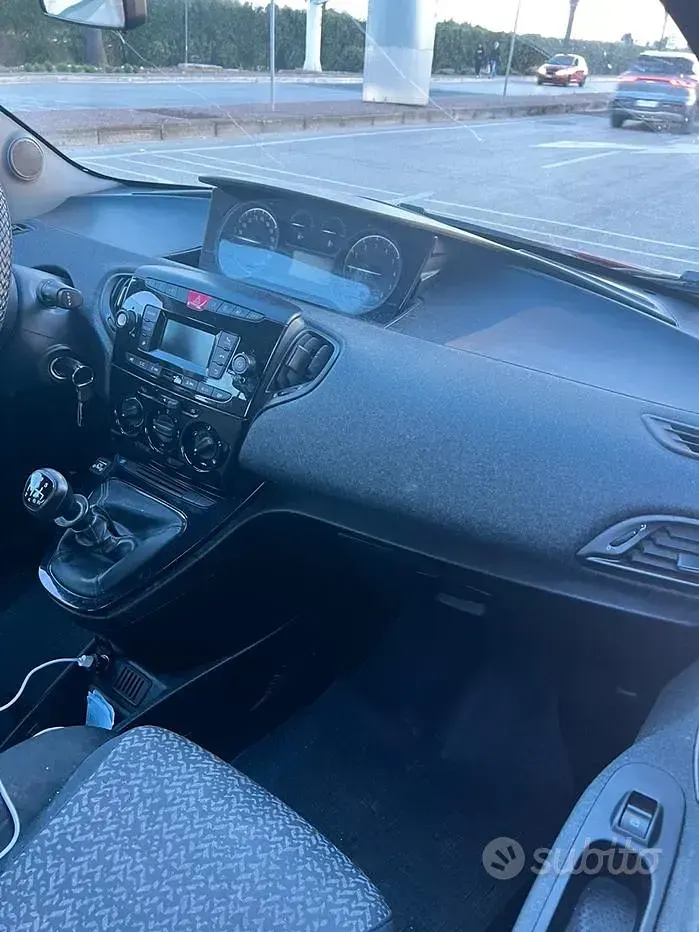 Usado Lancia Ypsilon 69 HP (50 kW) 2021 Citadino