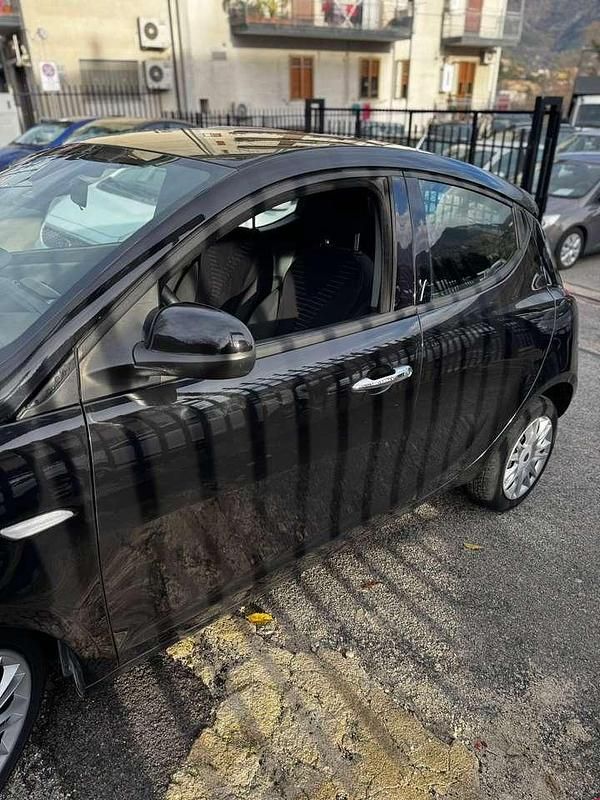 Usata Lancia Ypsilon Platinum 95 CV (69 kW) 2012 Nero Utilitaria