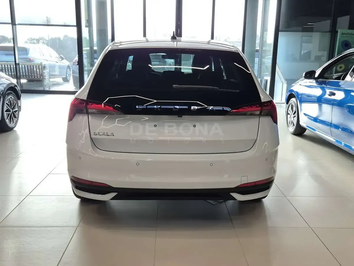 Nuova Skoda Scala Style 116 CV (85 kW) 2026 Bianco luna metallizzato Utilitaria
