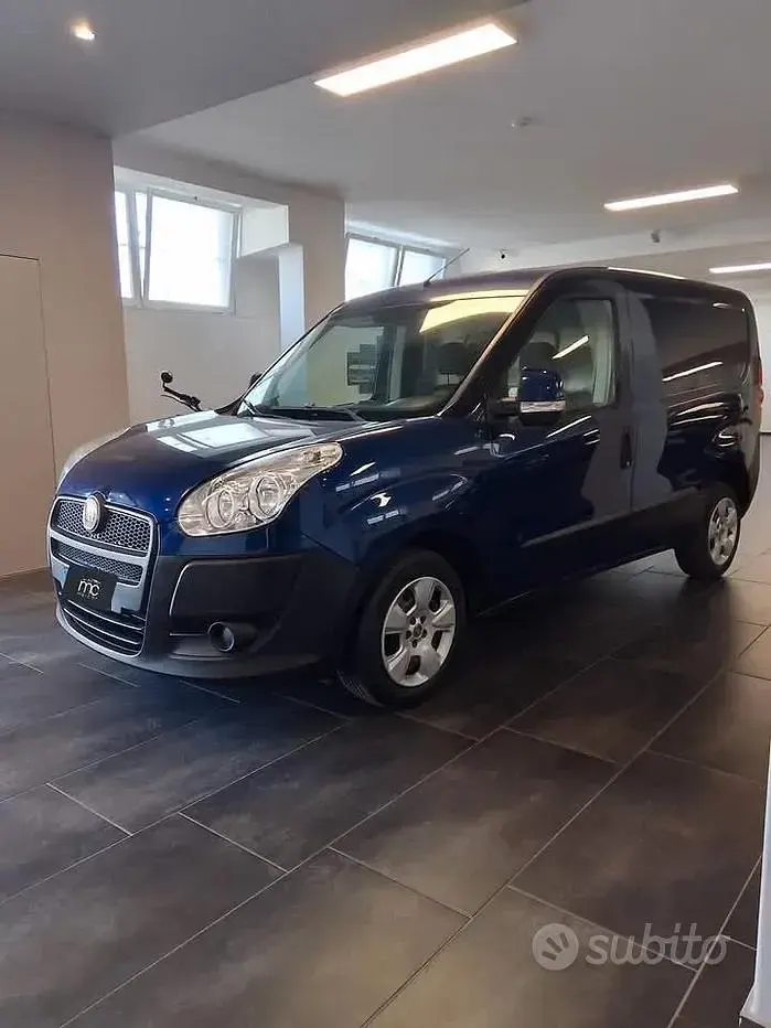Usata Fiat Doblò 105 CV (77 kW) 2013 Blu Monovolume
