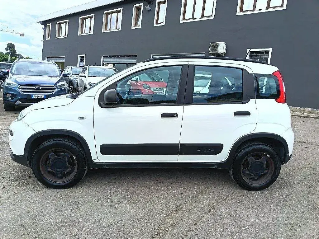 Usata Fiat Panda 4x4 S 84 CV (61 kW) 2020 Bianco Utilitaria