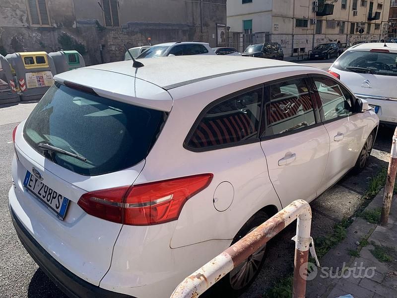 Usata Ford Focus Business Edition 120 CV (88 kW) 2015 Bianco Station wagon