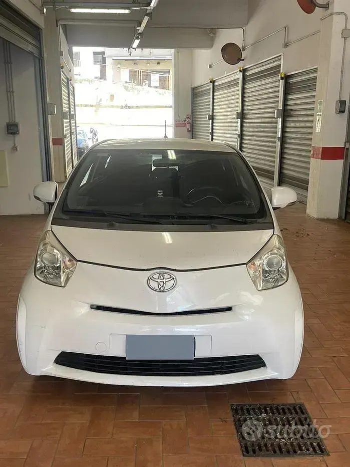Usata Toyota iQ Sol 68 CV (50 kW) 2010 Bianco Utilitaria