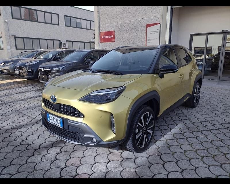 Usata Toyota Yaris Hybrid 92 CV (67 kW) 2022 Giallo Pick-up
