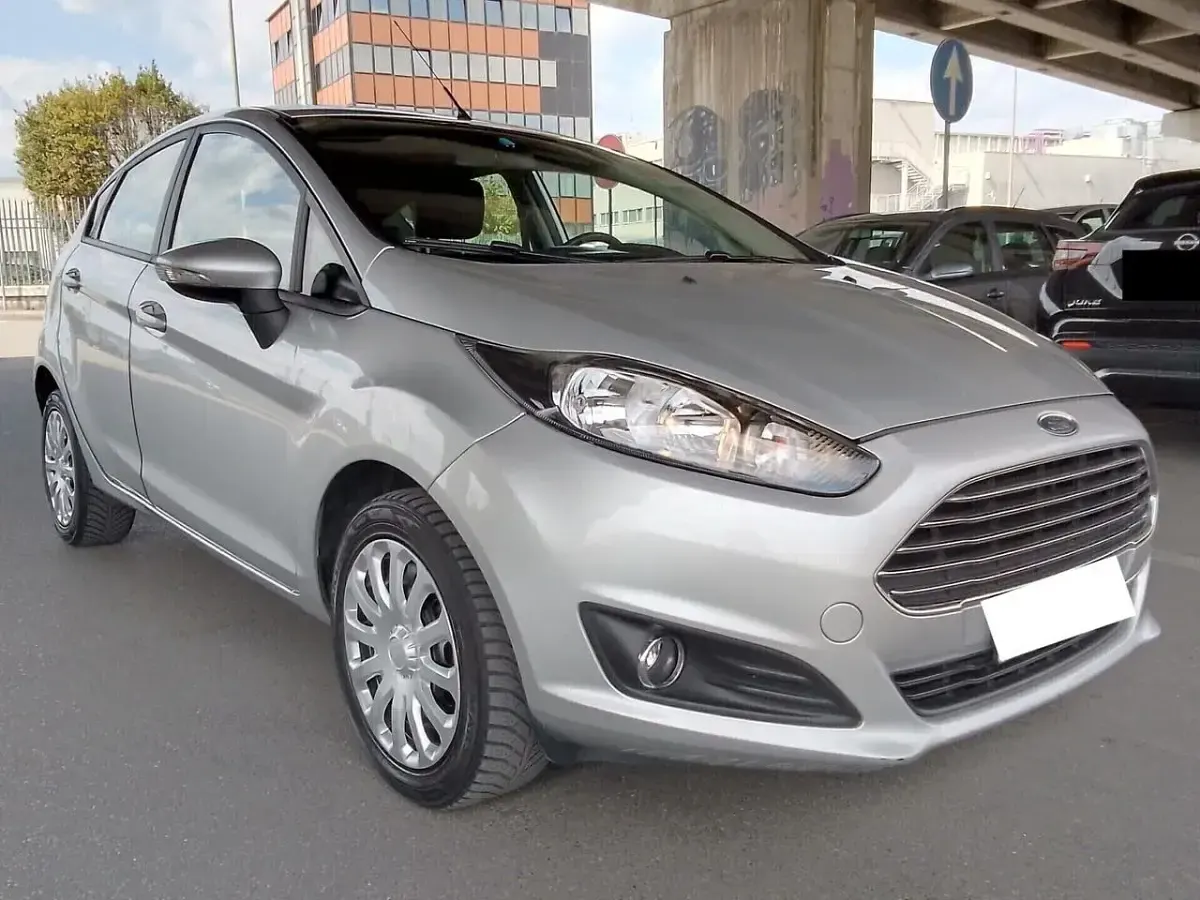 Usado Ford Fiesta Titanium 95 HP (69 kW) 2016 Prateado Citadino