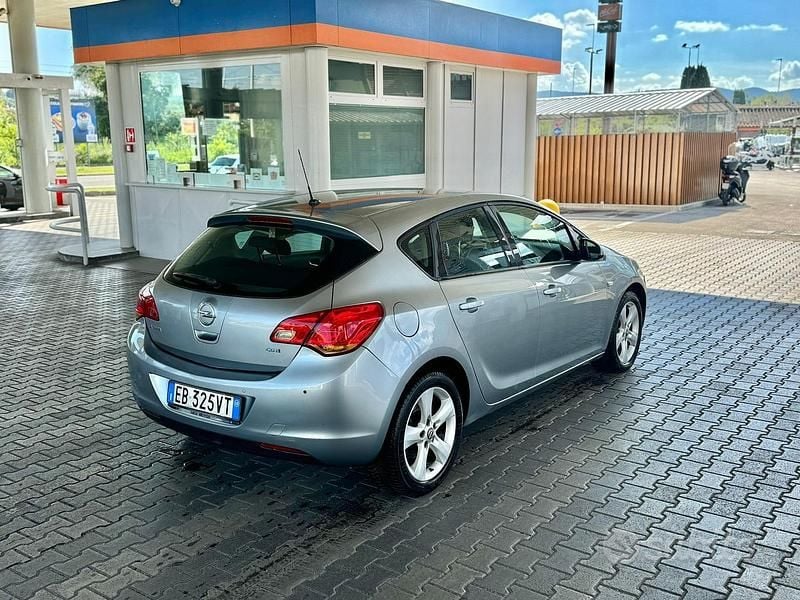 Usata Opel Astra Cosmo 110 CV (80 kW) 2010 Berlina