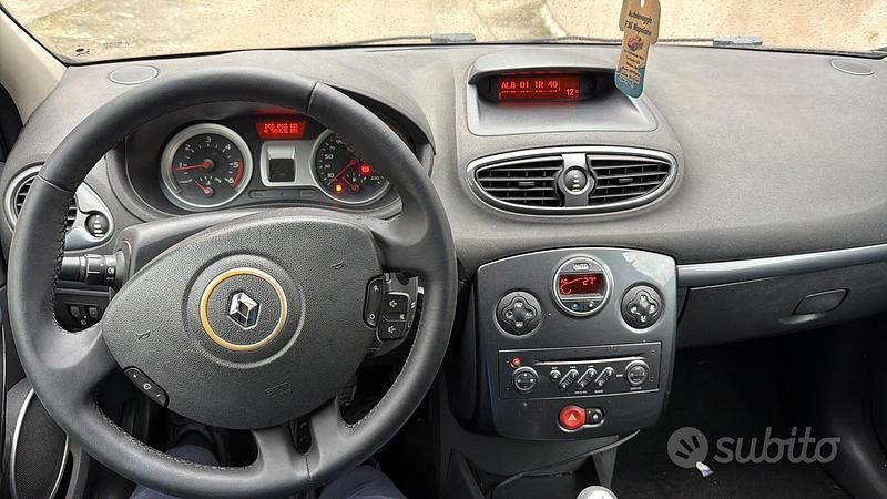 Usata Renault Clio II 85 CV (62 kW) 2007 Blu Berlina