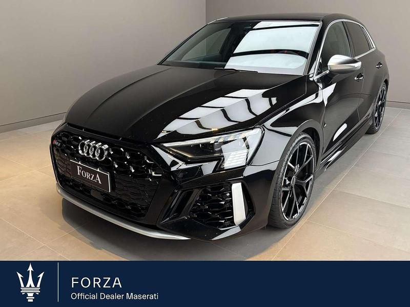 Mythosschwarz metallic Usata 2023 Audi RS3 Ambiente Tre volumi | 62.900 € (Molto cara) - Immagine 1/4