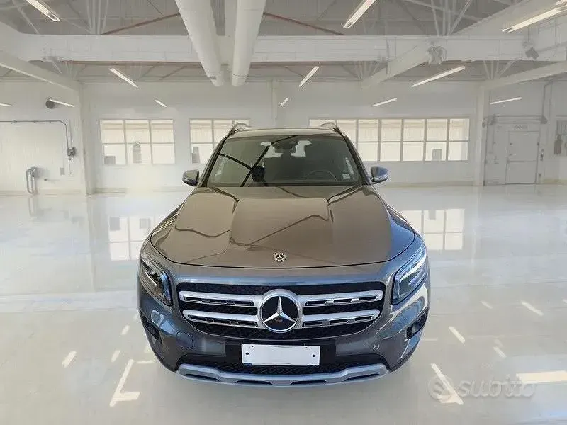 Usata Mercedes GLB200 Business 150 CV (110 kW) 2021 Grigio SUV