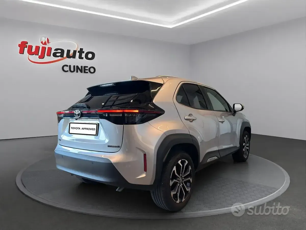 Usata Toyota Yaris Cross Trend 116 CV (85 kW) 2022 Grigio SUV