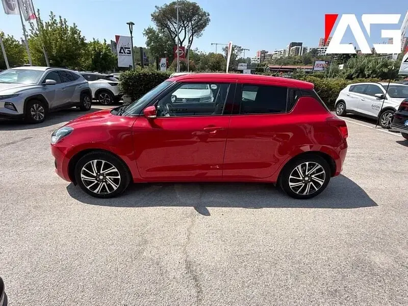 Usata Suzuki Swift 83 CV (61 kW) 2023 Rosso Utilitaria