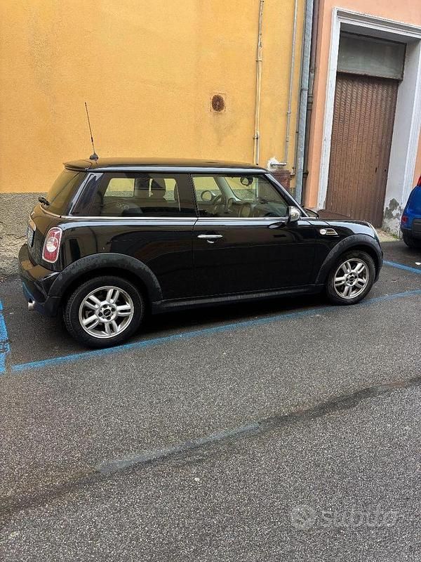 Begagnad Mini ONE 75 HK (55 kW) 2014 Svart Halvkombi