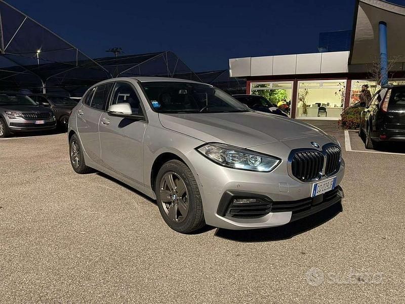Usata BMW 118 Advantage 140 CV (102 kW) 2021 Grigio Utilitaria