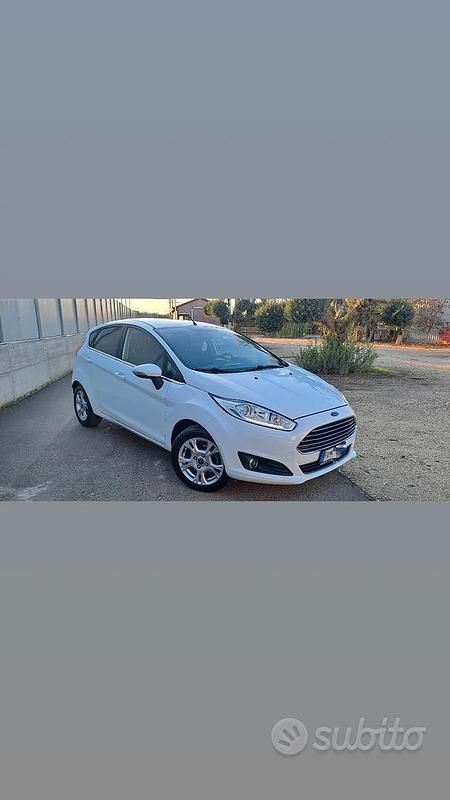 Bianco Usata 2017 Ford Fiesta Titanium Tre volumi | 7200 € (Super prezzo) - Immagine 1/4