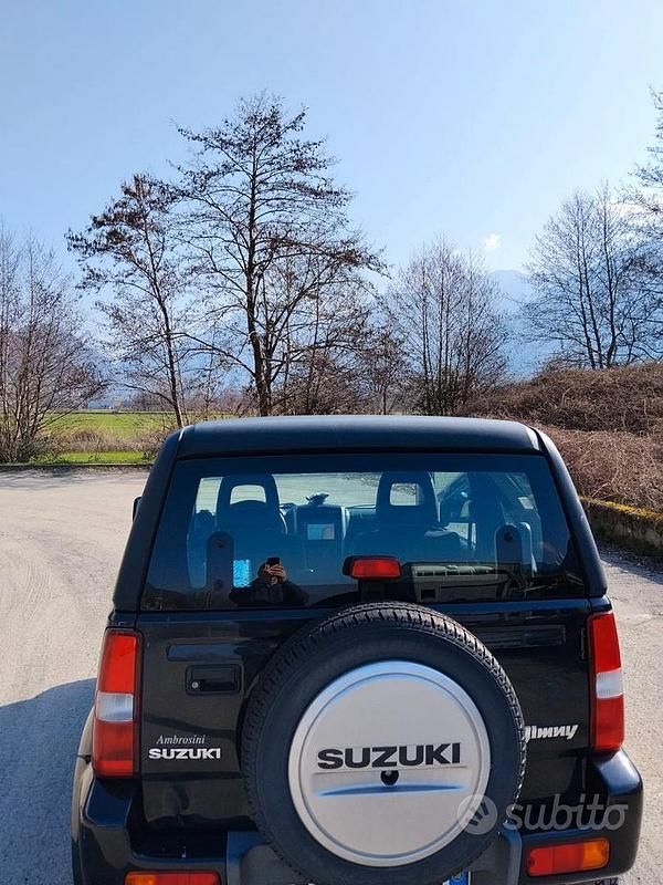 Usata Suzuki Jimny 84 CV (61 kW) 2008 Nero SUV
