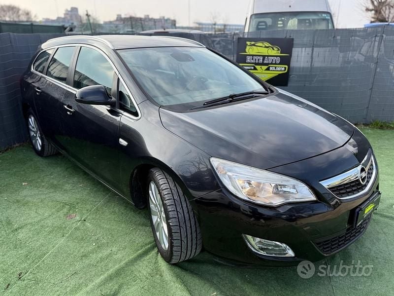 Usata Opel Astra 110 CV (80 kW) 2012 Grigio Station wagon