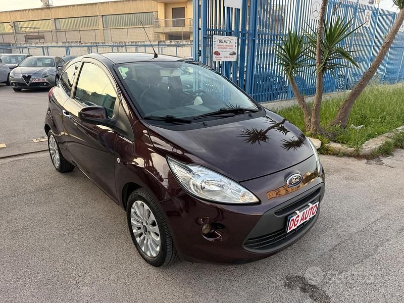 Usata Ford Ka Titanium 69 CV (50 kW) 2015 Rosso Berlina