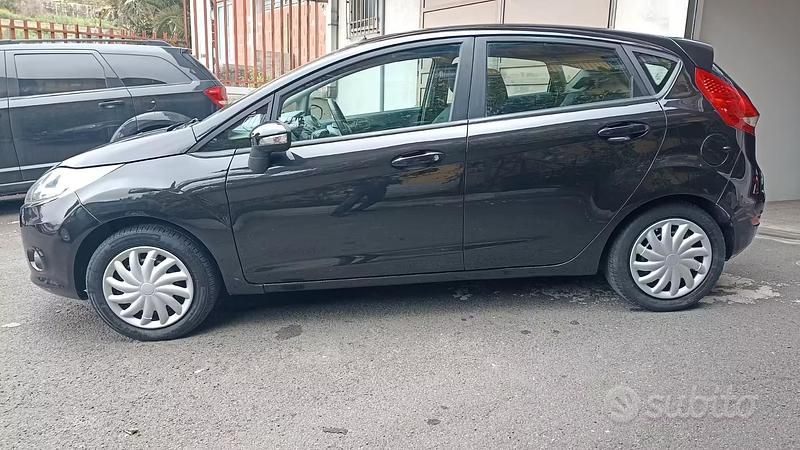 Begagnad Ford Fiesta 70 HK (51 kW) 2011 Svart Sedan